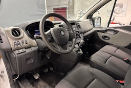 valkoinen Renault Trafic 2019 kuva 6.