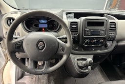 valkoinen Renault Trafic 2019 kuva 7.