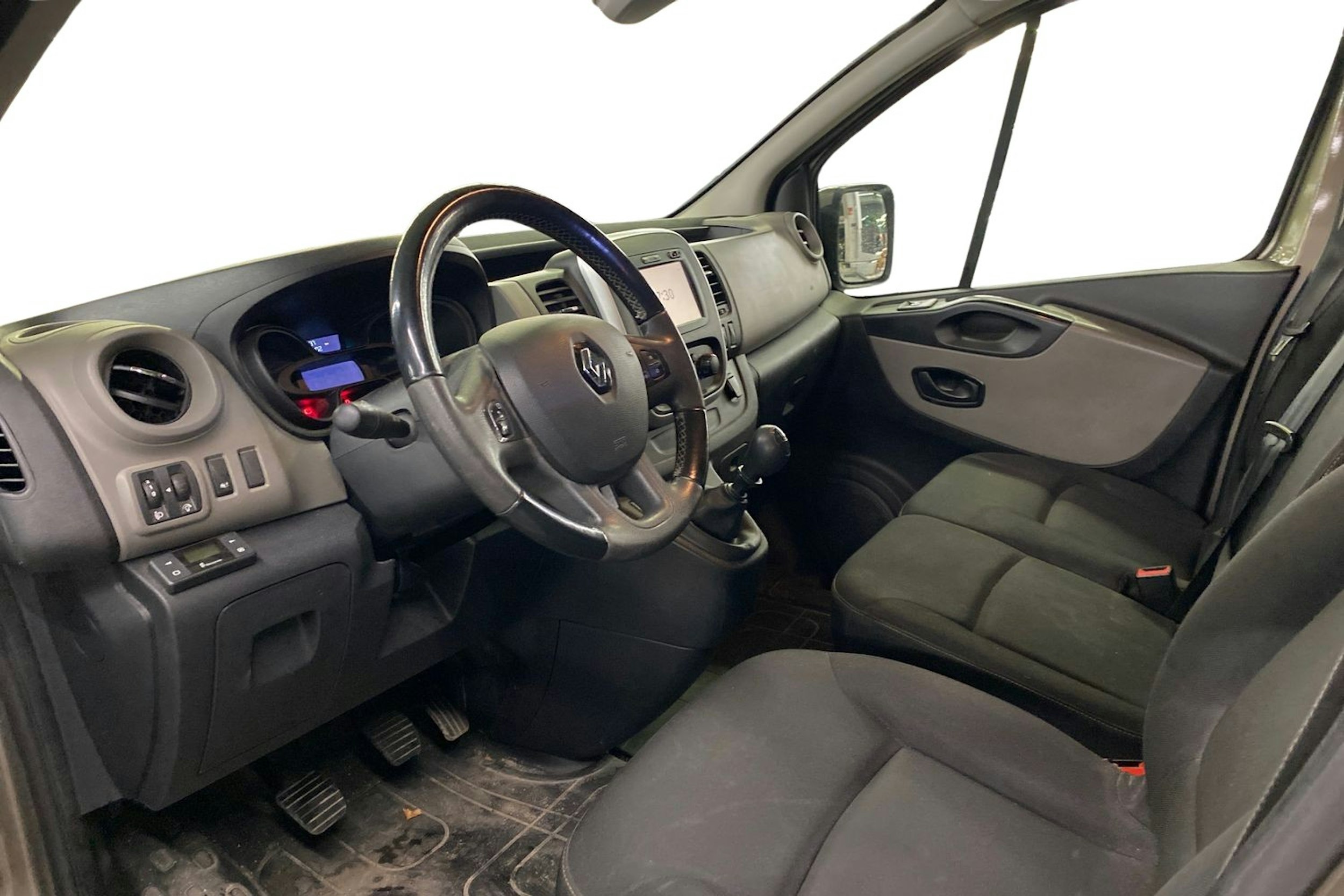 ruskea (beige) Renault Trafic 2019 kuva 3.