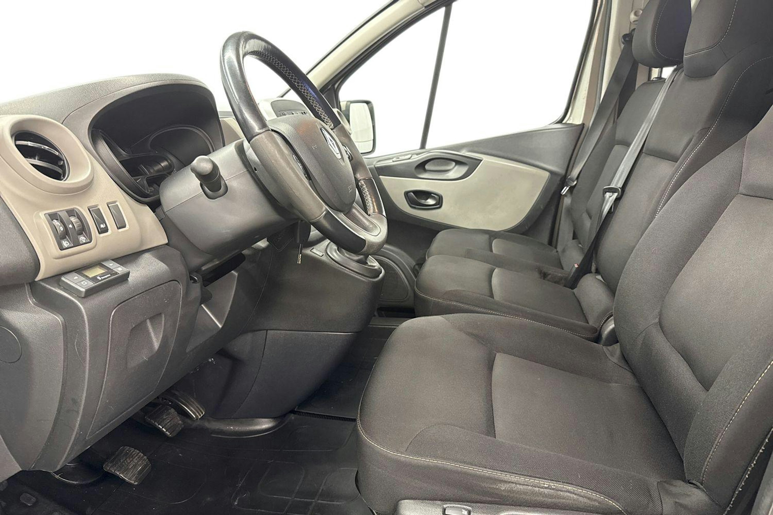 ruskea (beige) Renault Trafic 2019 kuva 7.