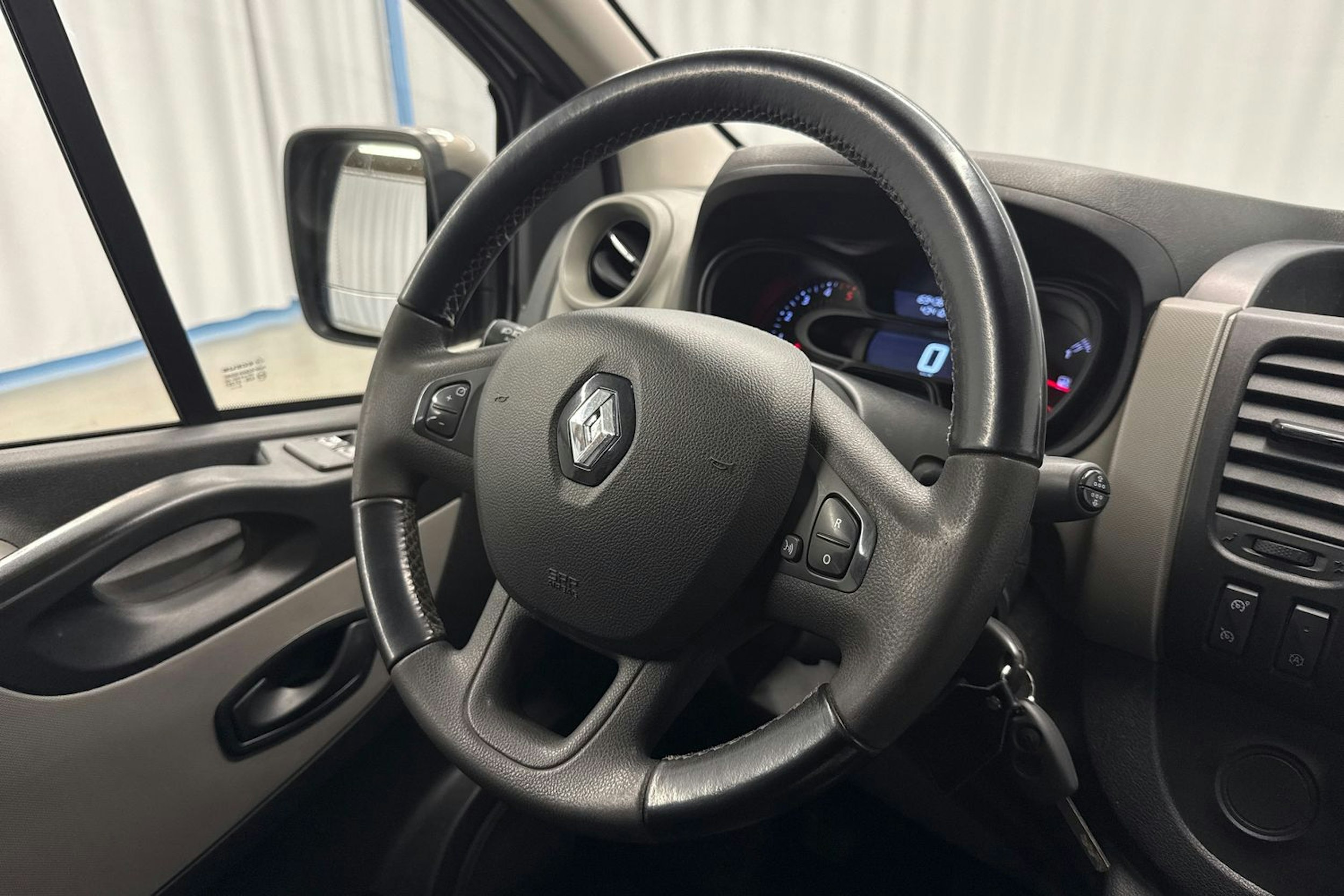ruskea (beige) Renault Trafic 2019 kuva 13.