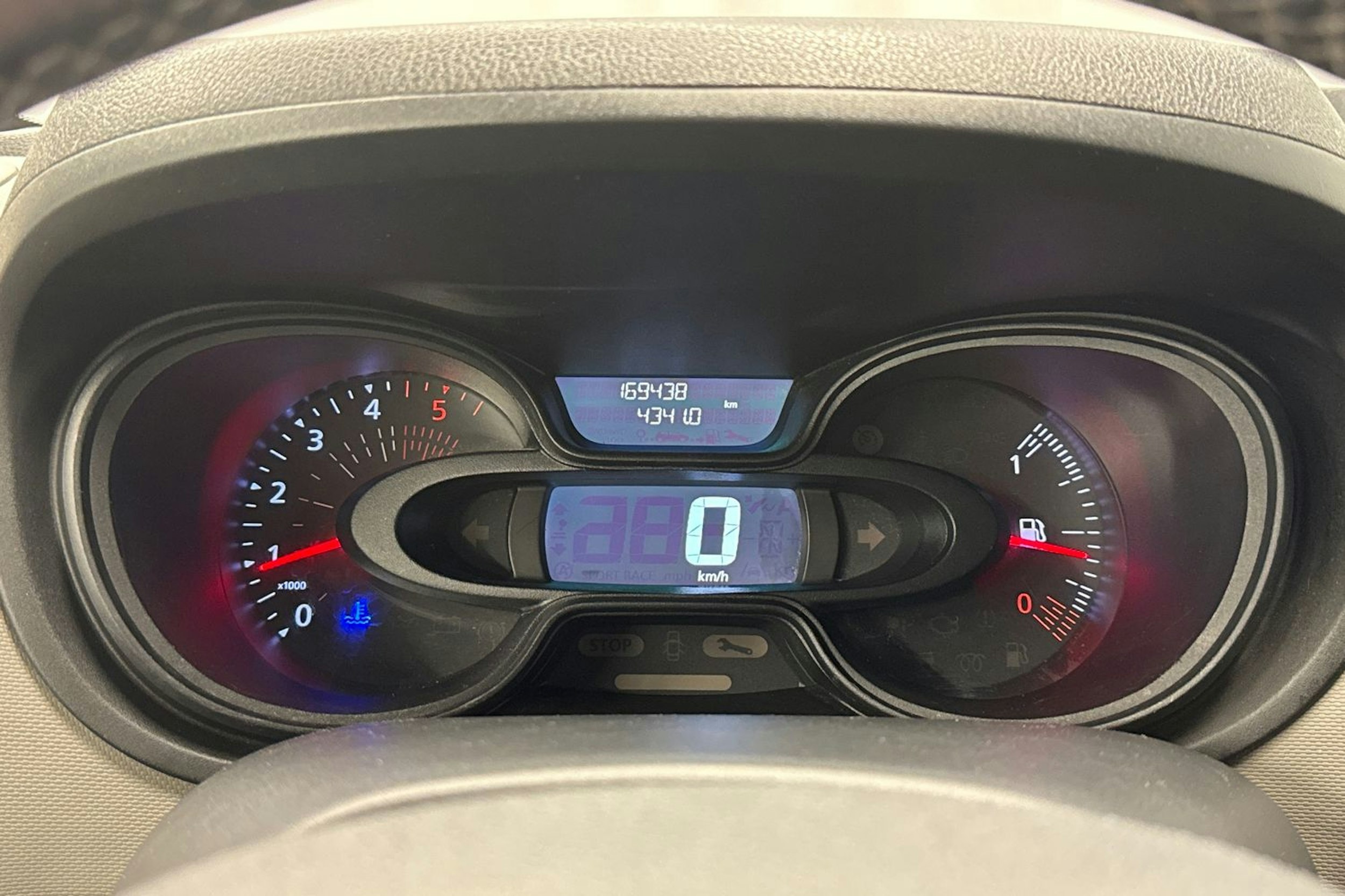 ruskea (beige) Renault Trafic 2019 kuva 16.