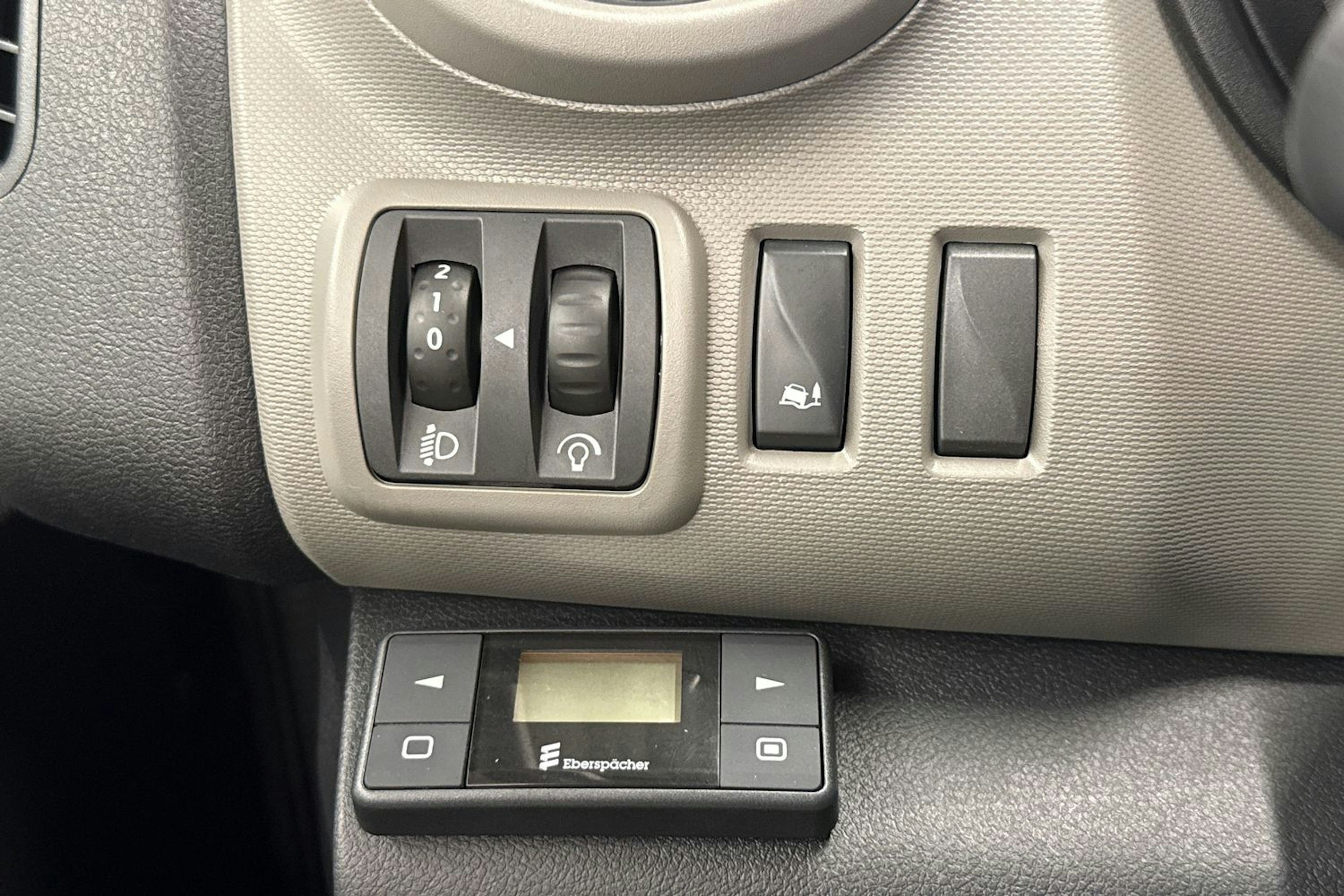 ruskea (beige) Renault Trafic 2019 kuva 17.