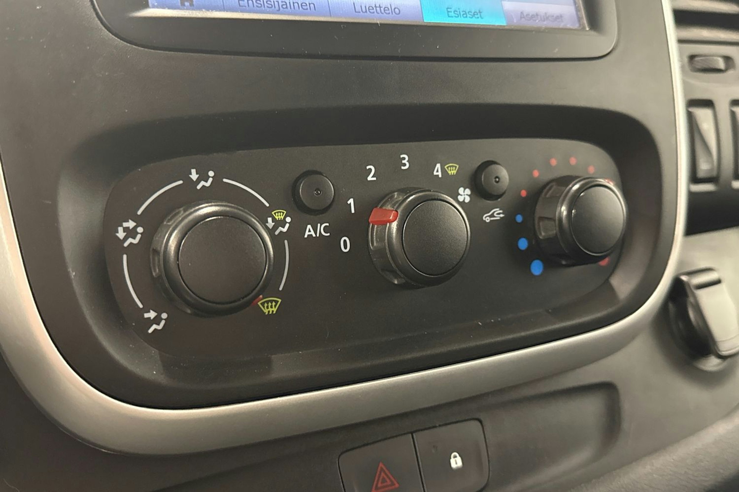 ruskea (beige) Renault Trafic 2019 kuva 22.