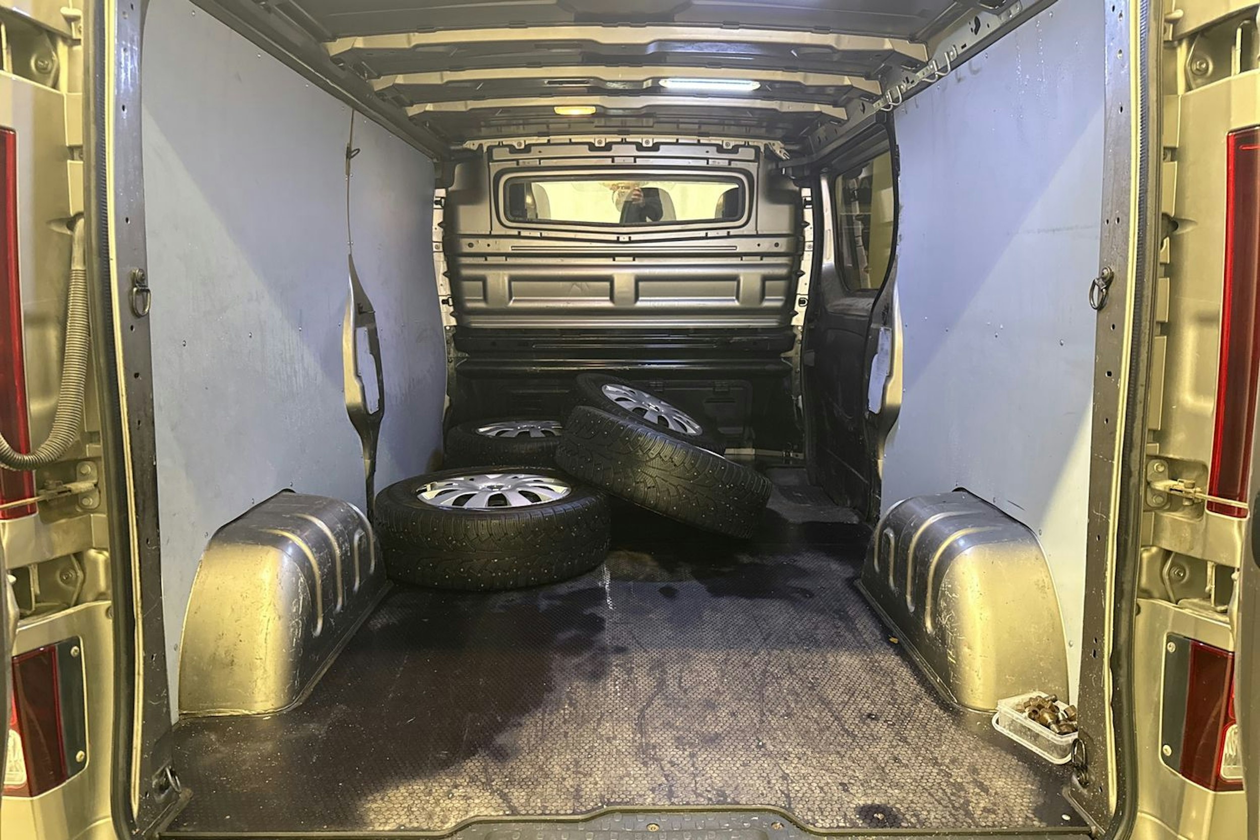 ruskea (beige) Renault Trafic 2019 kuva 24.