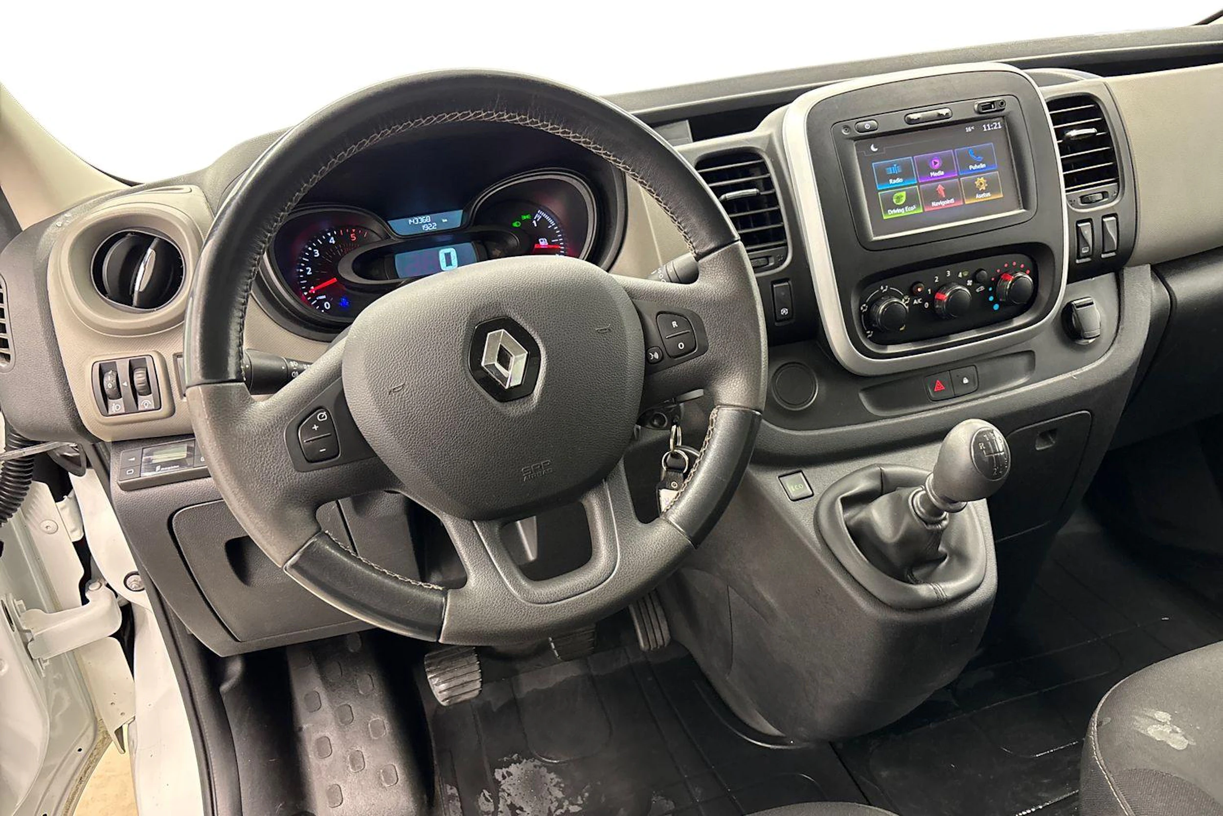 valkoinen Renault Trafic 2019 kuva 9.