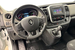 valkoinen Renault Trafic 2019 kuva 9.