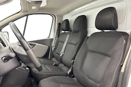 valkoinen Renault Trafic 2019 kuva 11.