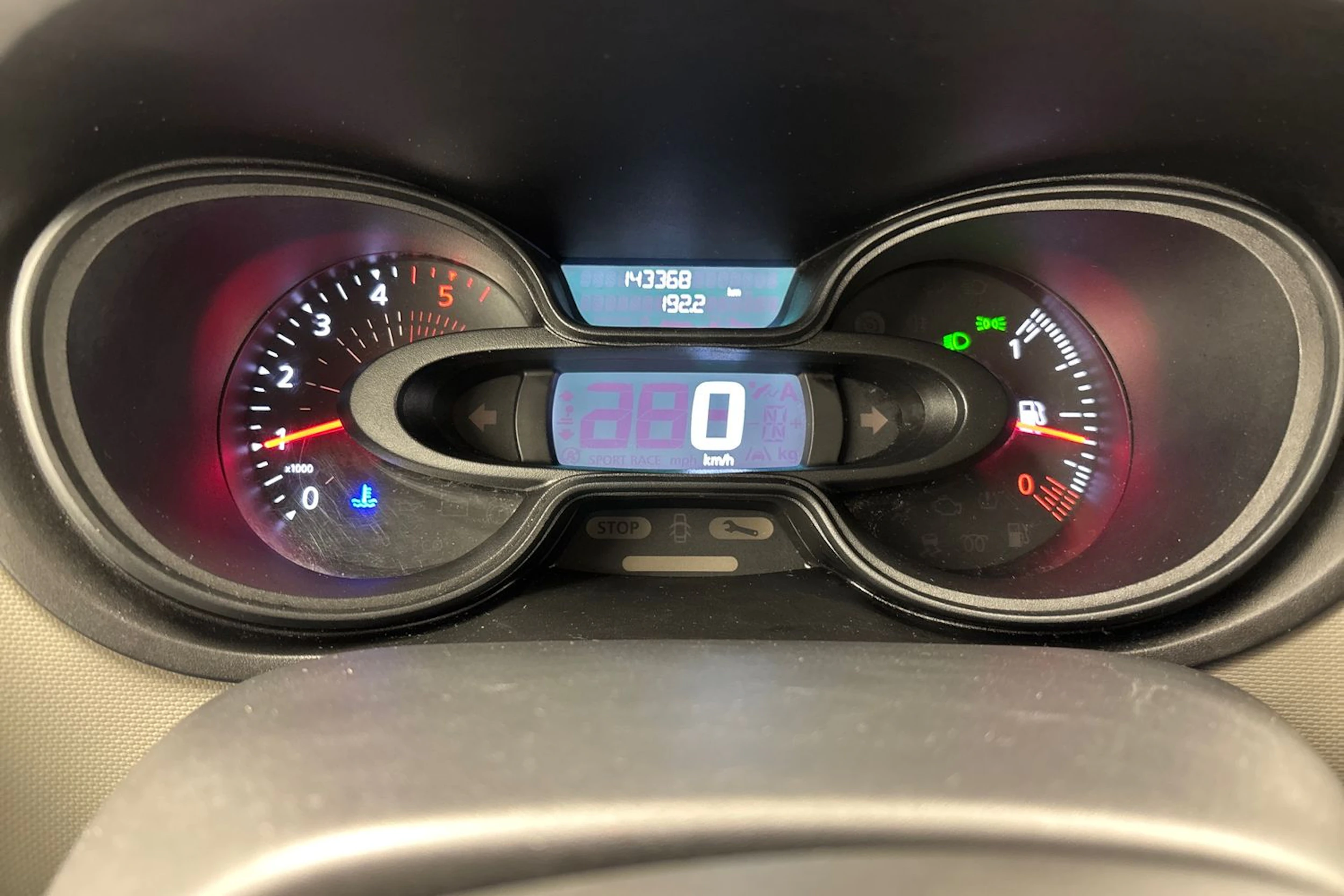 valkoinen Renault Trafic 2019 kuva 13.