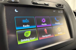 valkoinen Renault Trafic 2019 kuva 15.