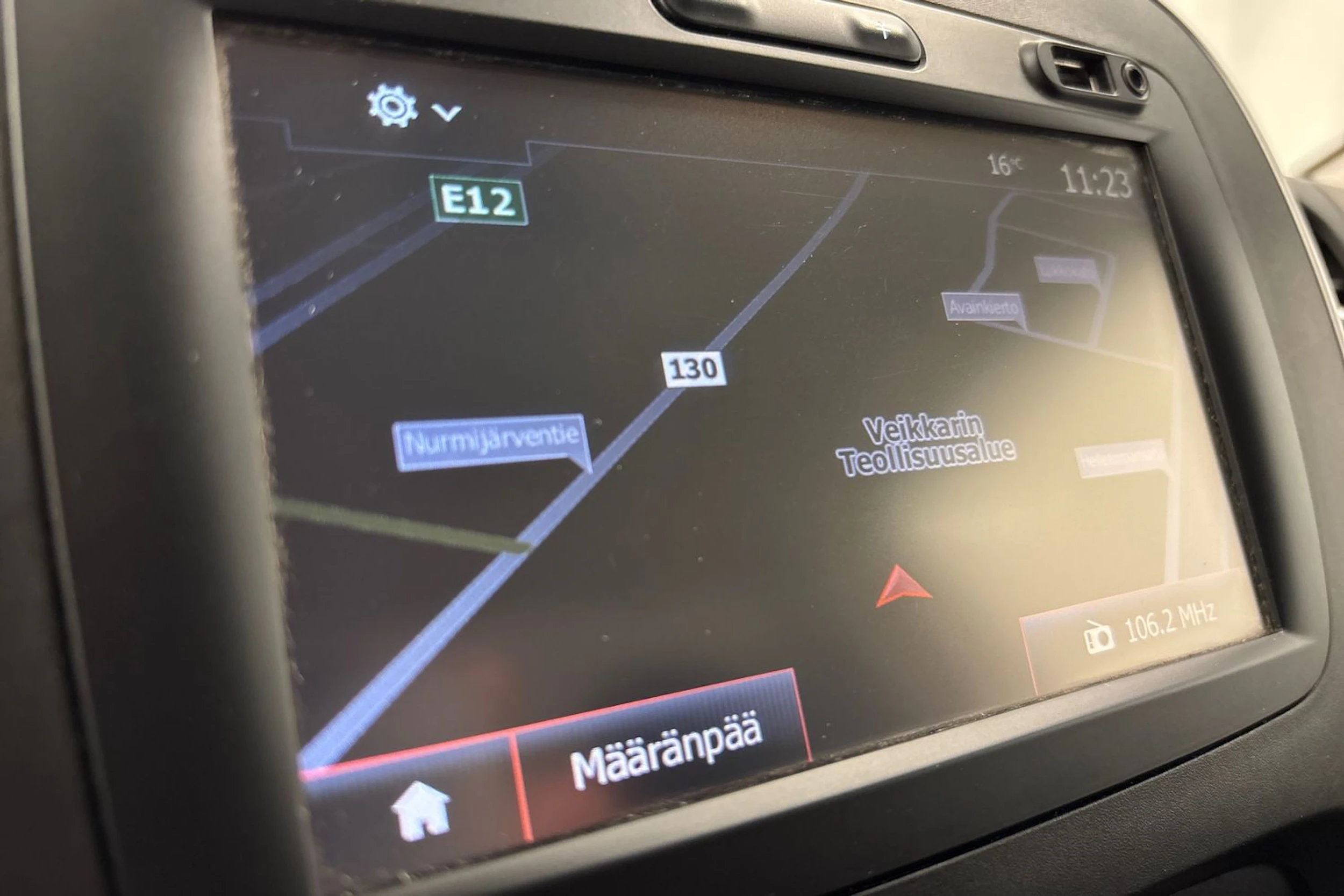 valkoinen Renault Trafic 2019 kuva 18.