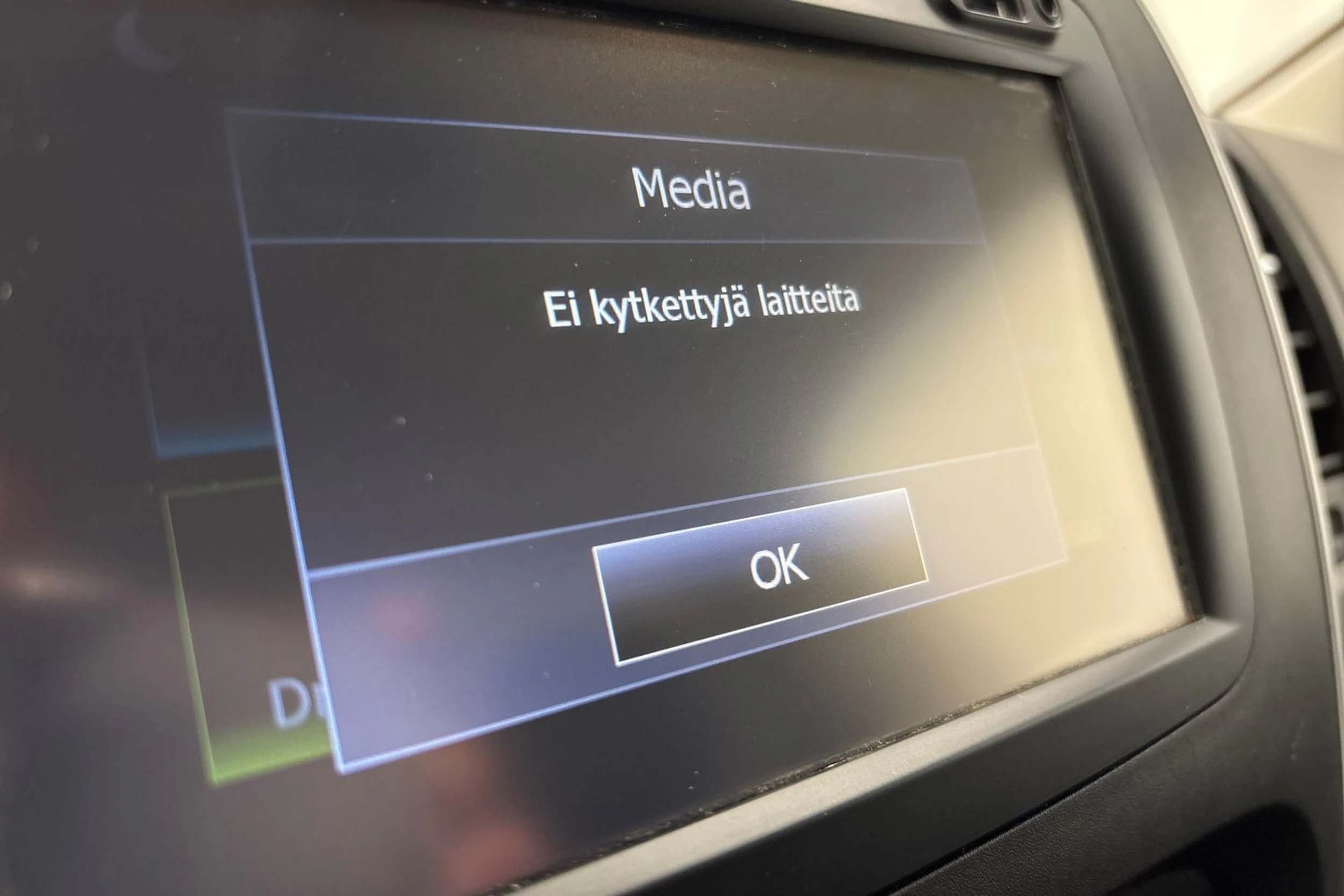 valkoinen Renault Trafic 2019 kuva 20.