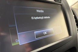 valkoinen Renault Trafic 2019 kuva 20.