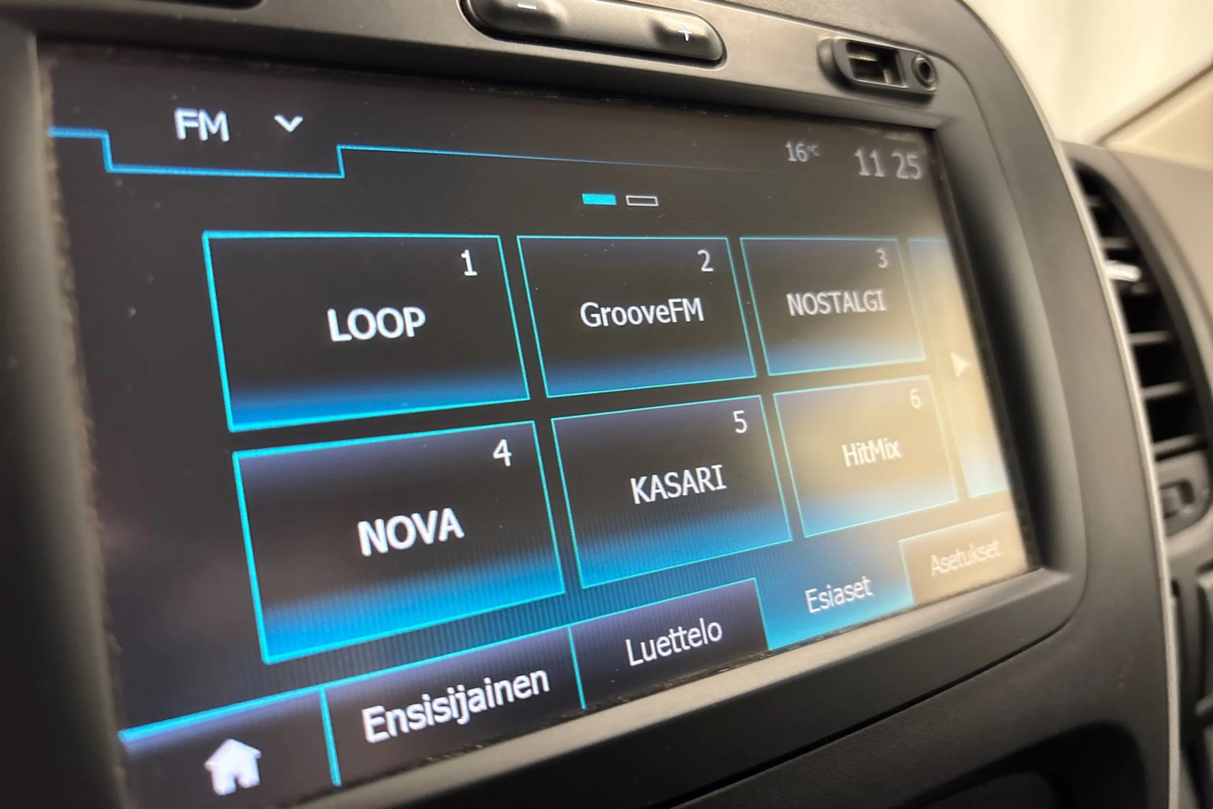 valkoinen Renault Trafic 2019 kuva 21.