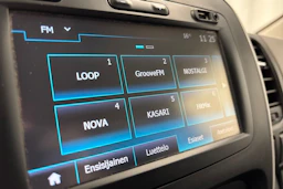 valkoinen Renault Trafic 2019 kuva 21.
