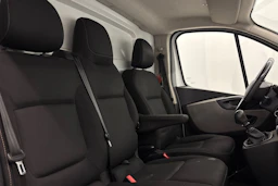 valkoinen Renault Trafic 2019 kuva 25.