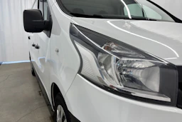 valkoinen Renault Trafic 2019 kuva 30.