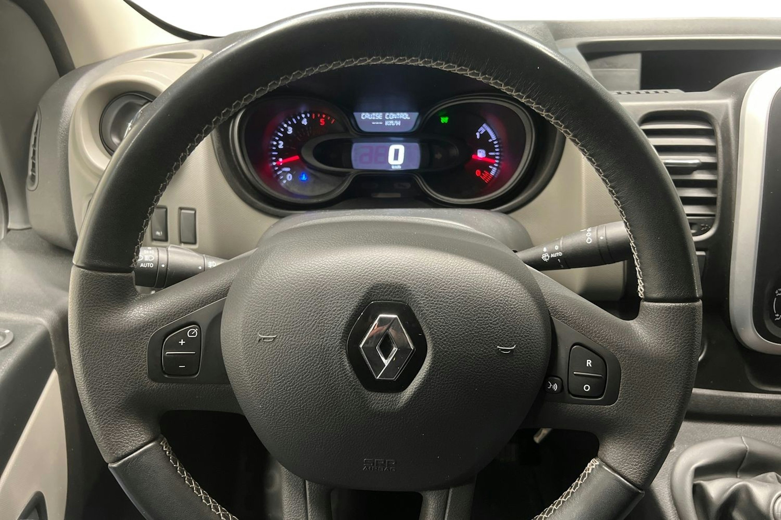 musta Renault Trafic 2019 kuva 9.