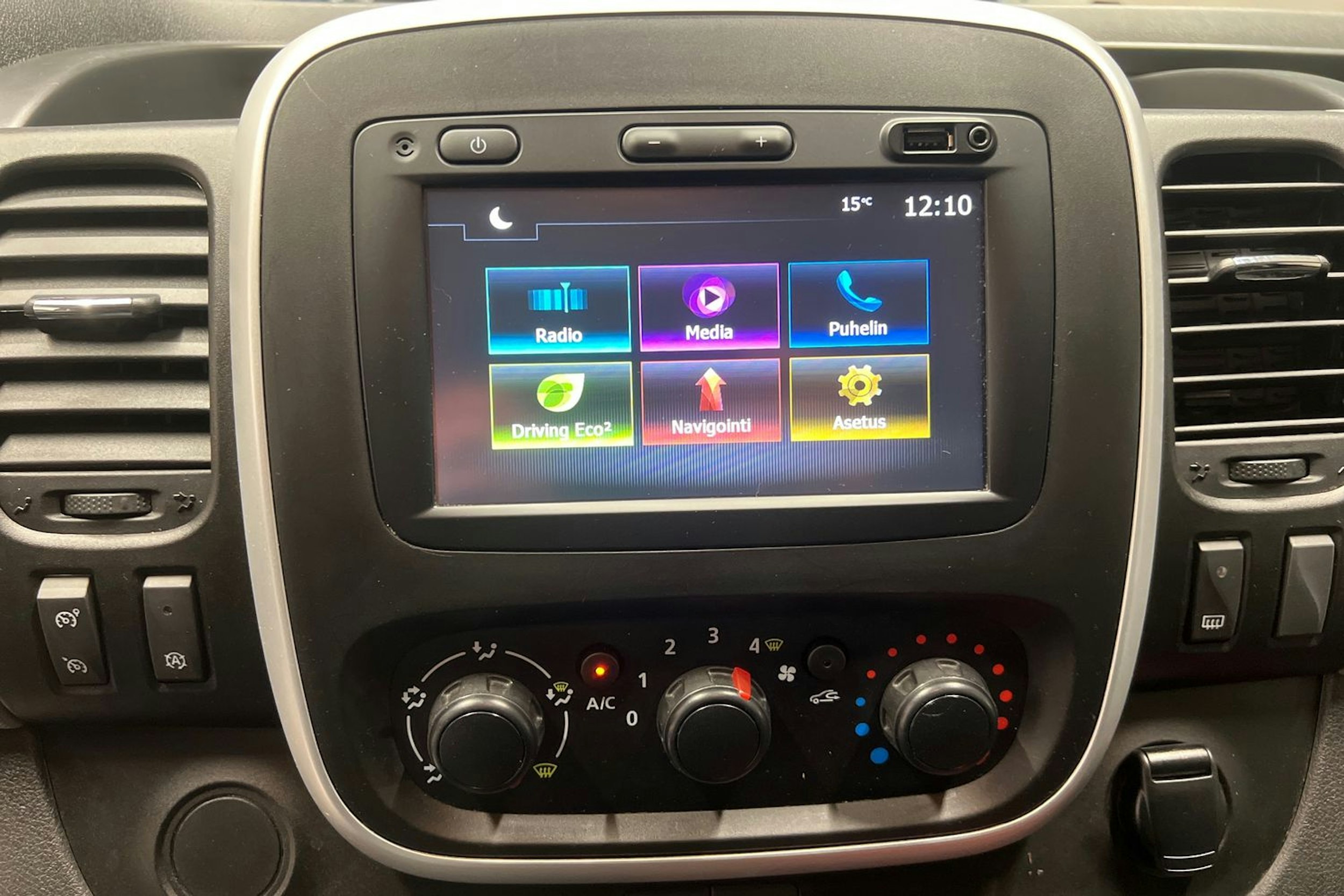 musta Renault Trafic 2019 kuva 13.