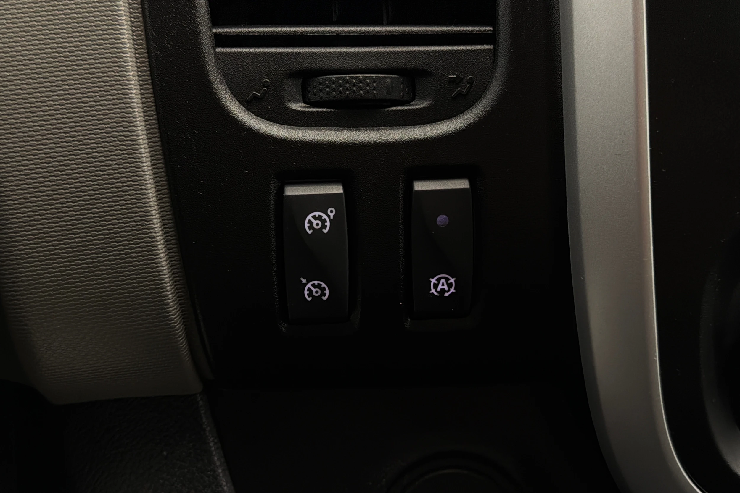 harmaa Renault Trafic 2019 kuva 15.