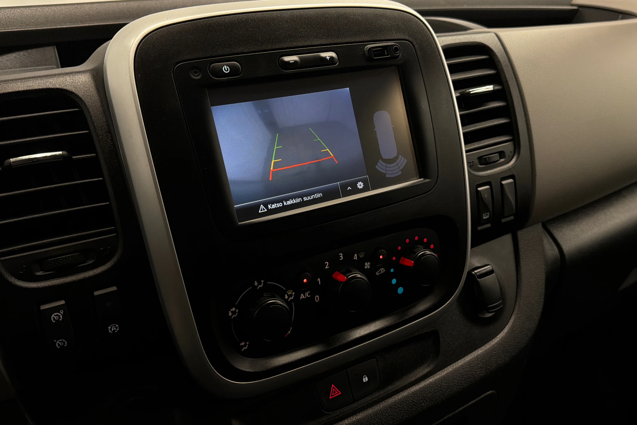 harmaa Renault Trafic 2019 kuva 17.