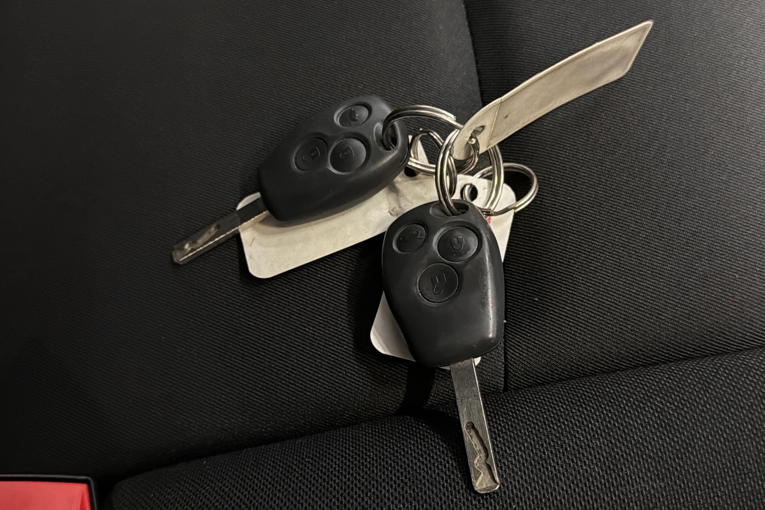 harmaa Renault Trafic 2019 kuva 24.