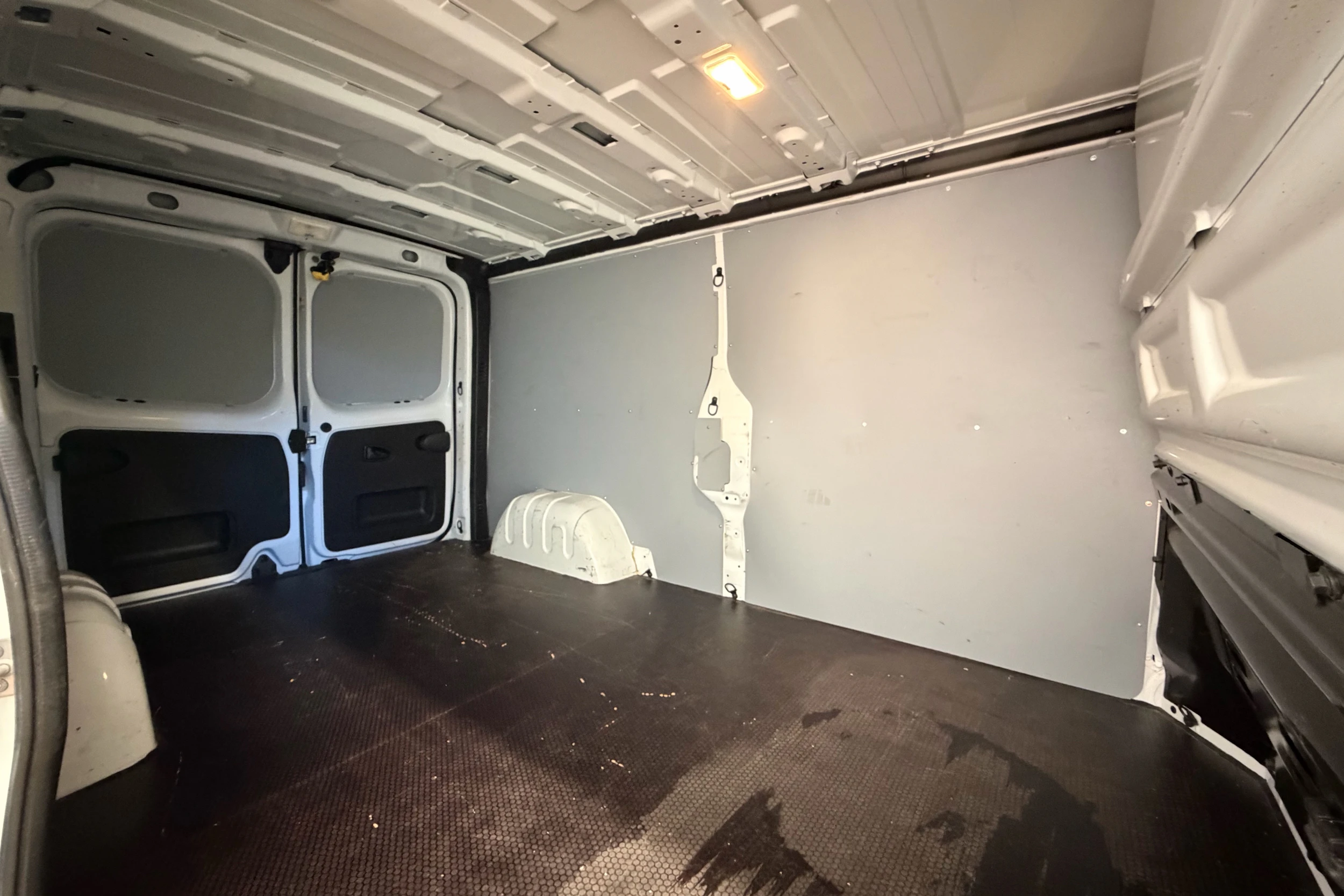 valkoinen Renault Trafic 2020 kuva 9.
