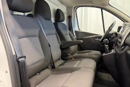 valkoinen Renault Trafic 2020 kuva 12.