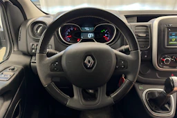 valkoinen Renault Trafic 2020 kuva 14.