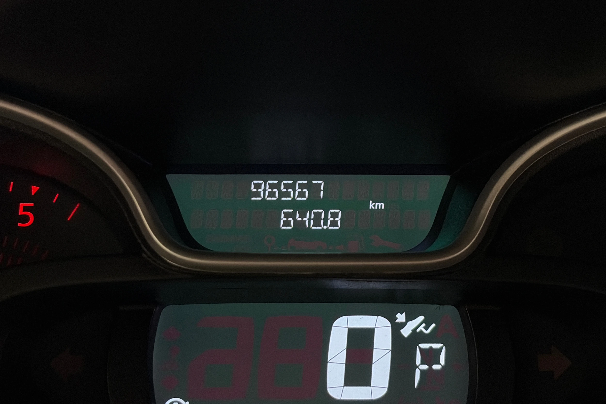 valkoinen Renault Trafic 2020 kuva 21.
