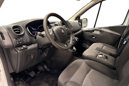 Valkoinen Renault Trafic 2020 kuva 7.