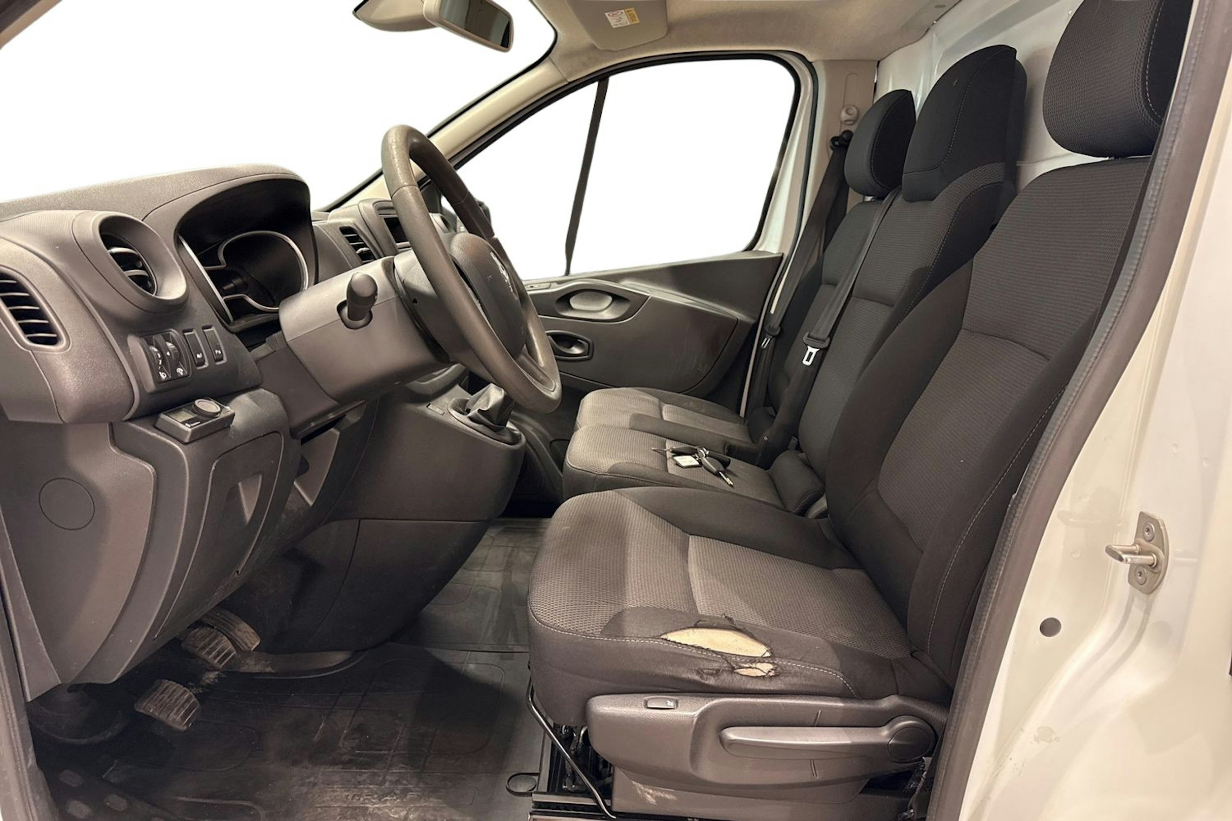 Valkoinen Renault Trafic 2020 kuva 9.
