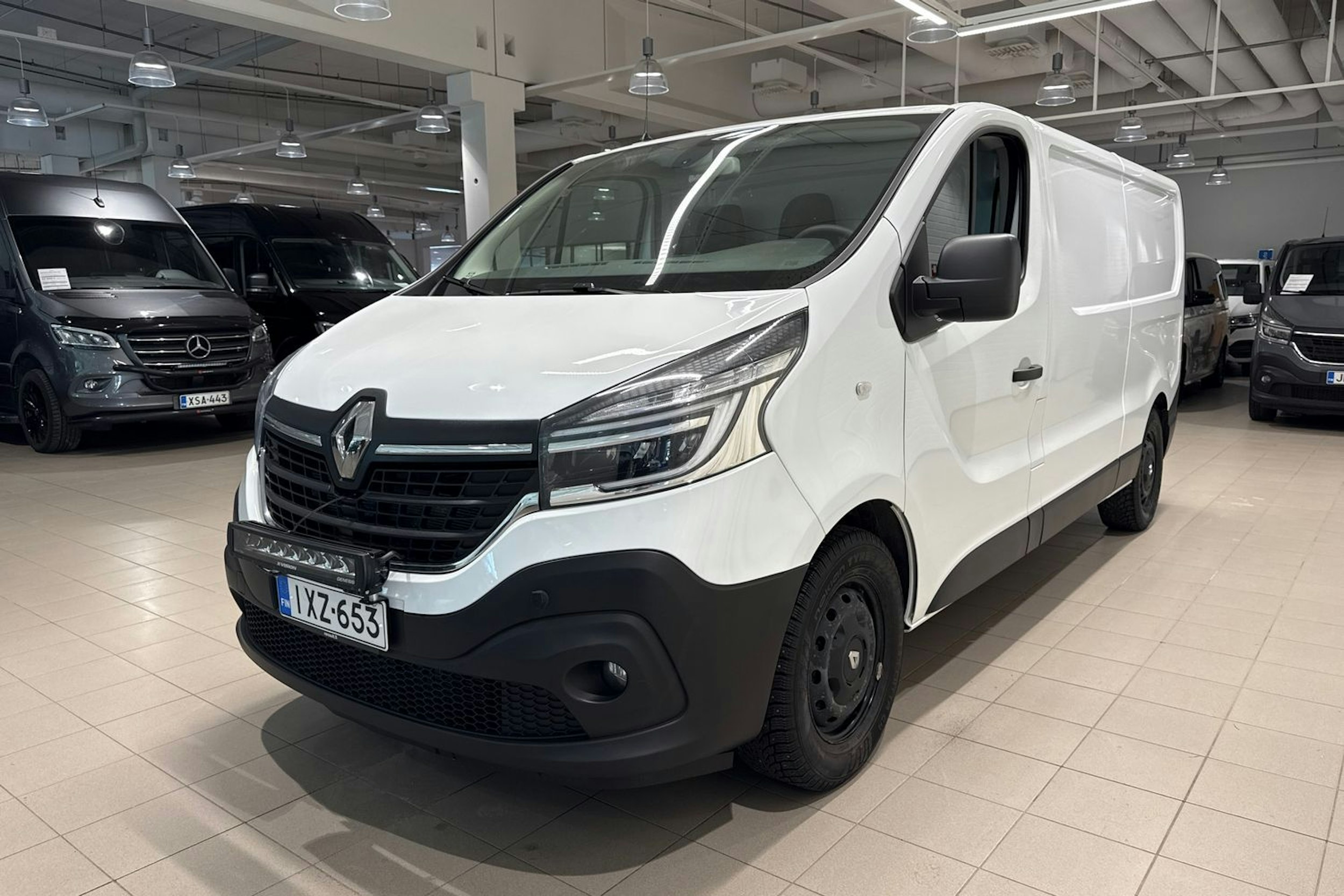 Valkoinen Renault Trafic 2020 kuva 13.