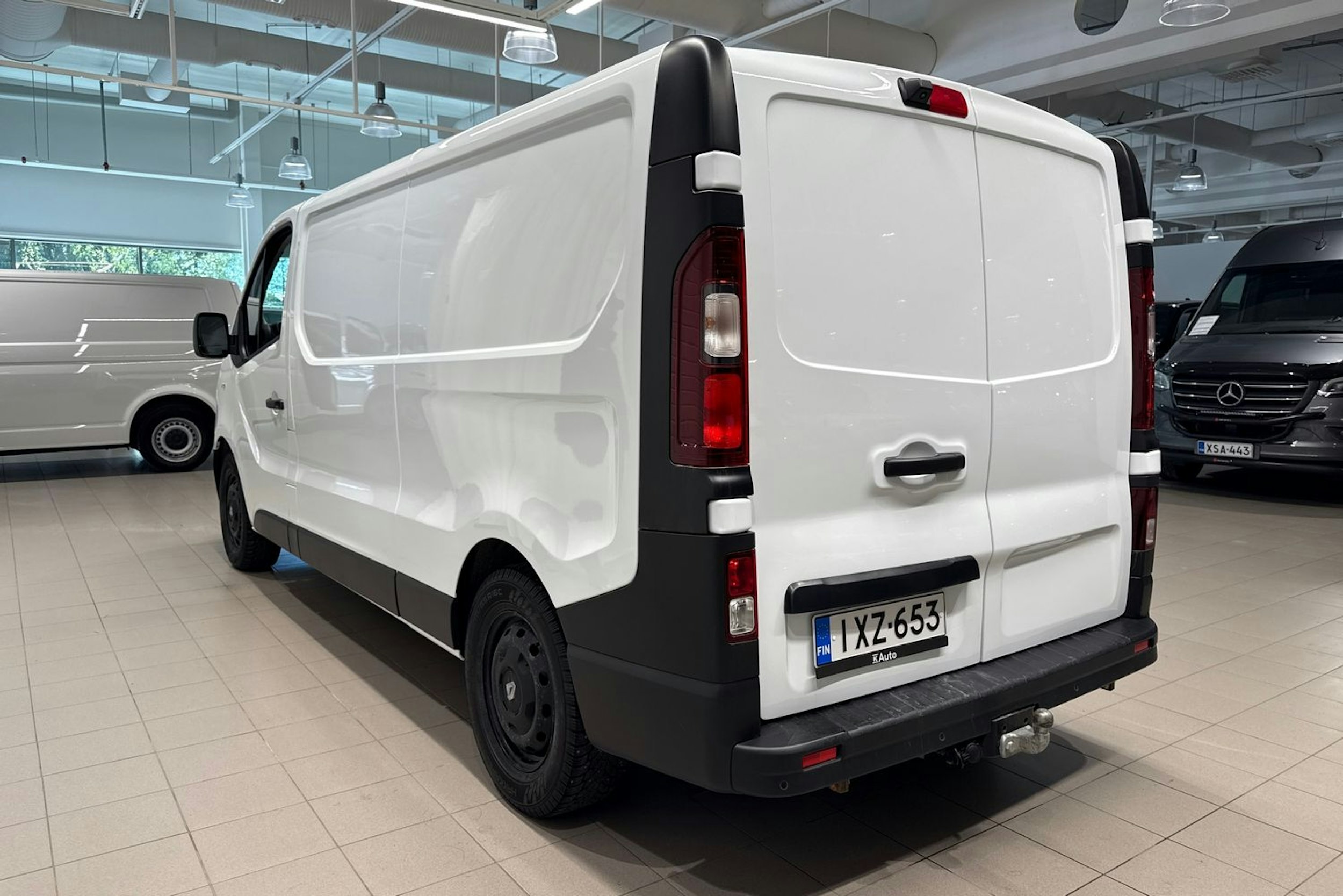 Valkoinen Renault Trafic 2020 kuva 14.