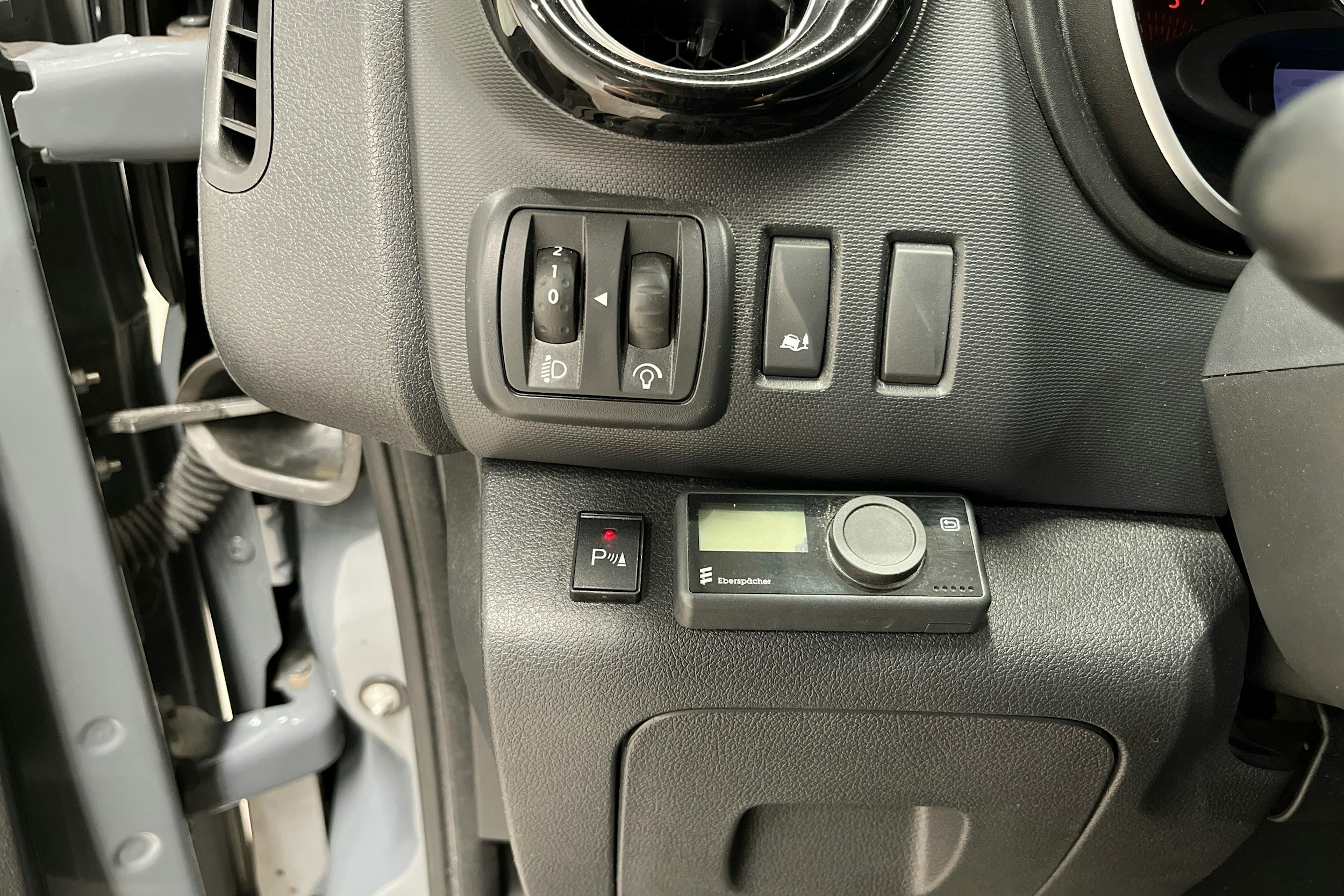 Harmaa Renault Trafic 2020 kuva 12.