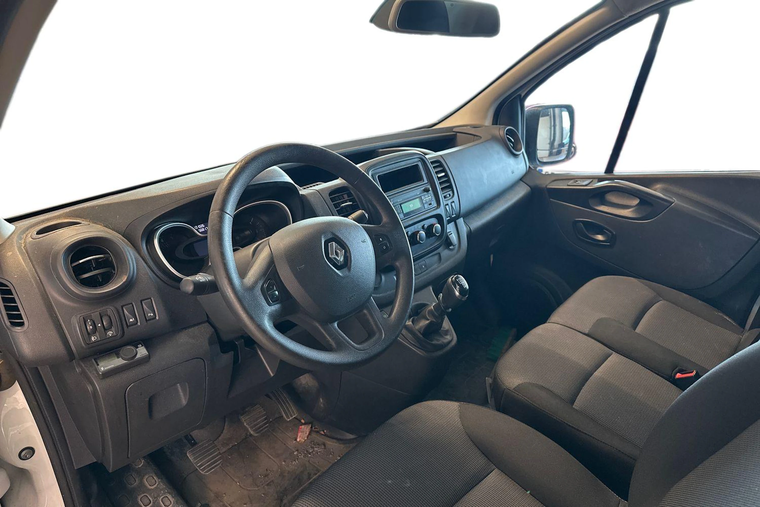 valkoinen Renault Trafic 2020 kuva 3.