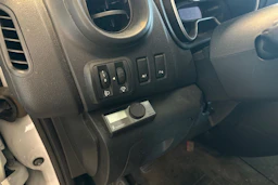 valkoinen Renault Trafic 2020 kuva 4.