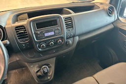 valkoinen Renault Trafic 2020 kuva 5.