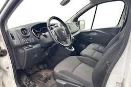 valkoinen Renault Trafic 2020 kuva 3.