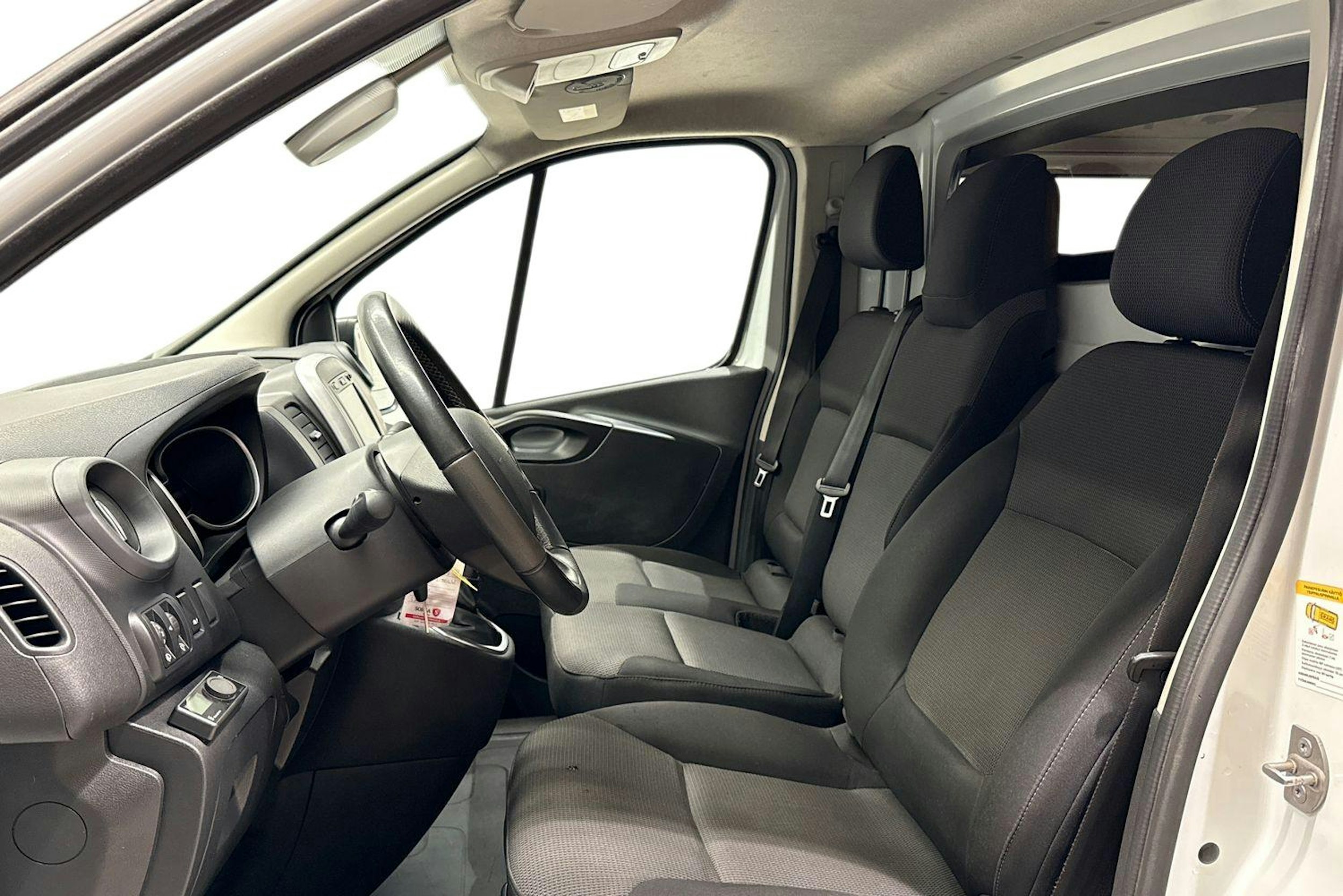 valkoinen Renault Trafic 2020 kuva 11.