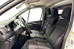 valkoinen Renault Trafic 2020 kuva 11.