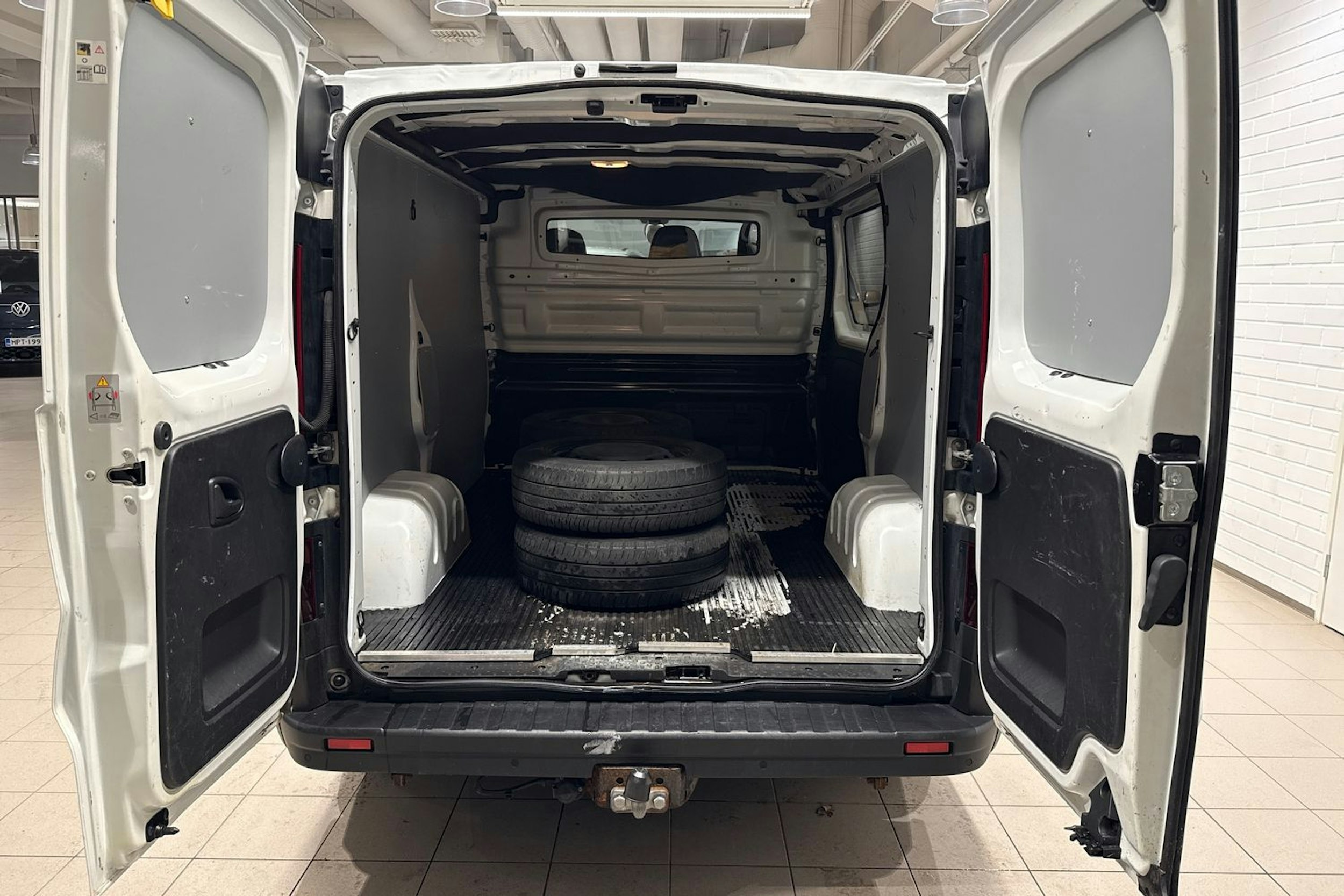 valkoinen Renault Trafic 2020 kuva 13.