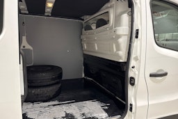 valkoinen Renault Trafic 2020 kuva 15.