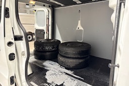 valkoinen Renault Trafic 2020 kuva 16.