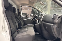 valkoinen Renault Trafic 2020 kuva 17.