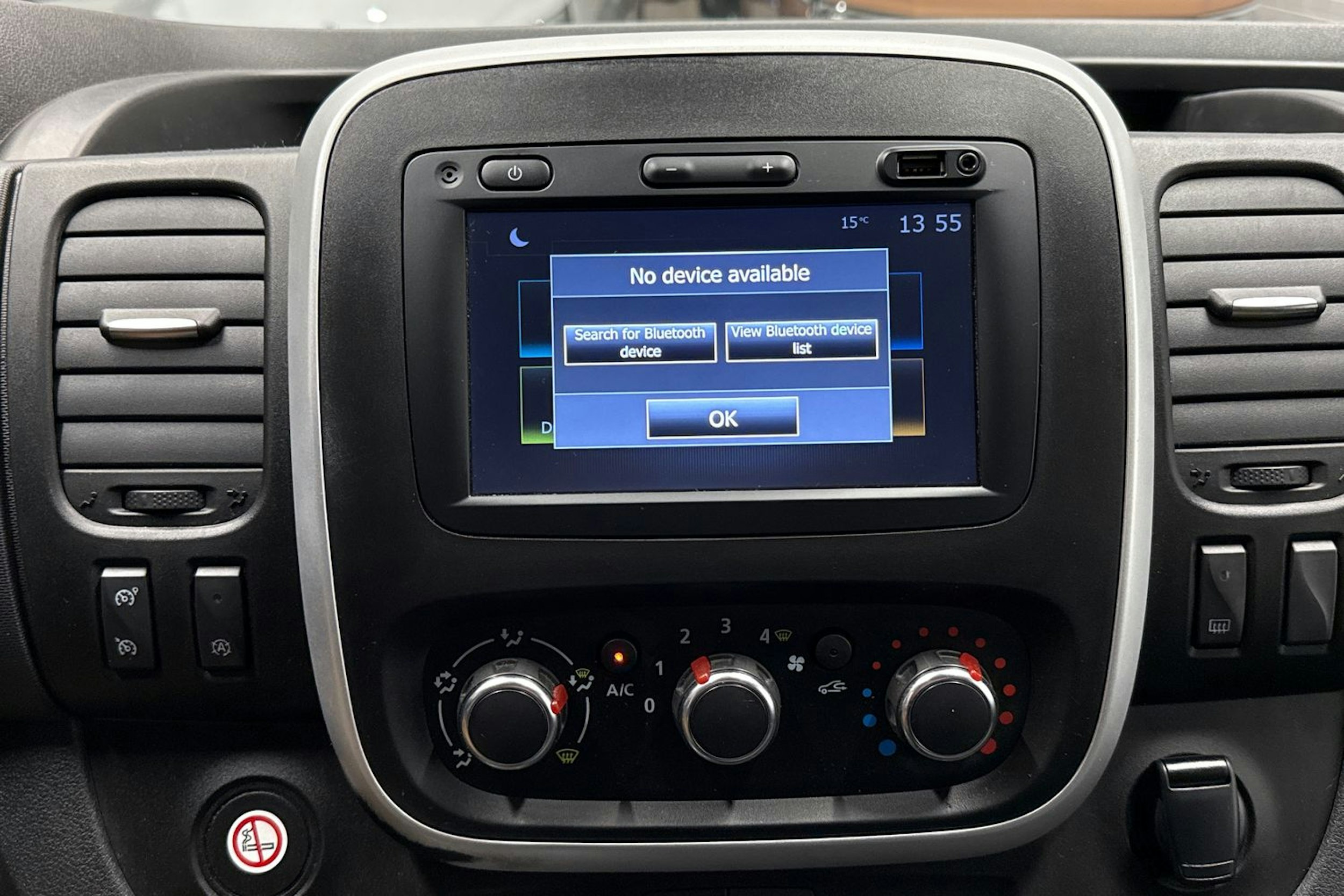 valkoinen Renault Trafic 2020 kuva 21.