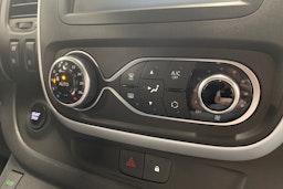 sininen Renault Trafic 2021 kuva 20.