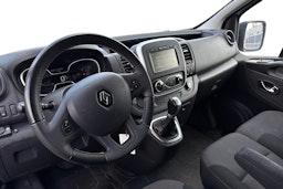 valkoinen Renault Trafic 2021 kuva 3.