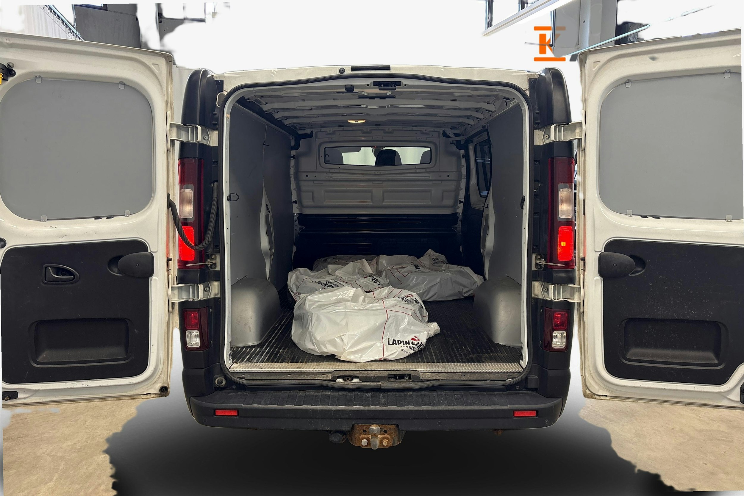 valkoinen Renault Trafic 2021 kuva 9.