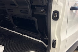 valkoinen Renault Trafic 2021 kuva 11.